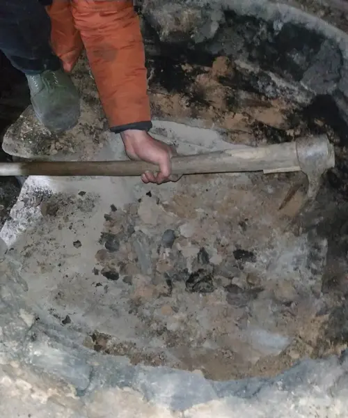 灶心土(Zao Xin Tu):灶心土(stove soil)在中医中的用法与用量及伏龙肝完全指南 1 Harvesting Zao Xin Tu
